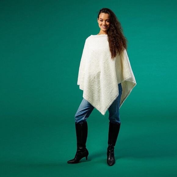 NWT Hadley Wren Women's Knit/Crochet Poncho One Size Ivory - Picture 3 of 7